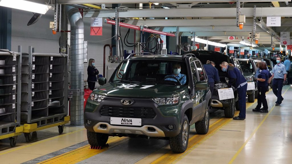 АвтоВАЗ представит три обновленные версии Lada